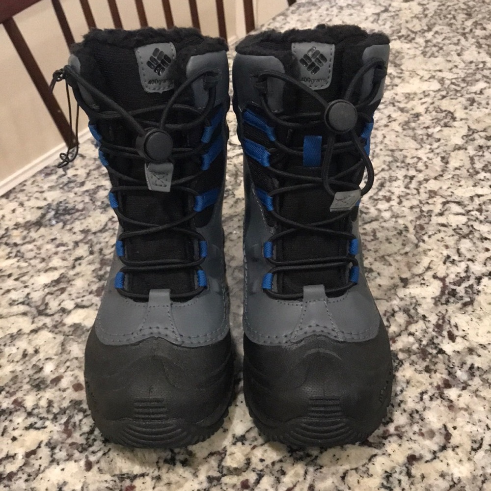Columbia winter boots boys size 2 never worn , great condition